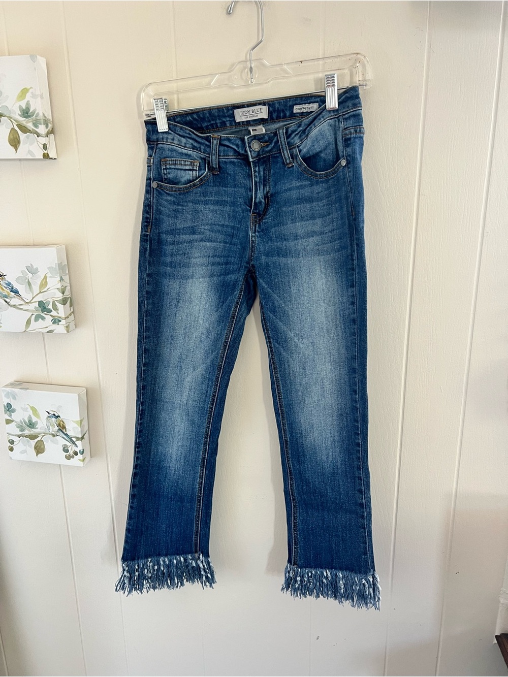 Fits Size 2/26 Judy Blue Distressed Fringe Hem Cropped Jeans in Medium Blue